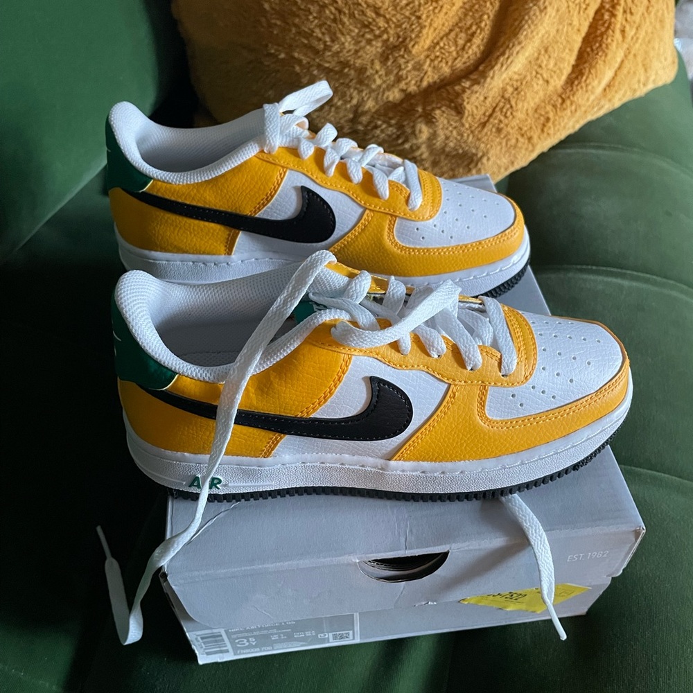 Nike Air Force 1 "White/Gold/Black" kids shoes